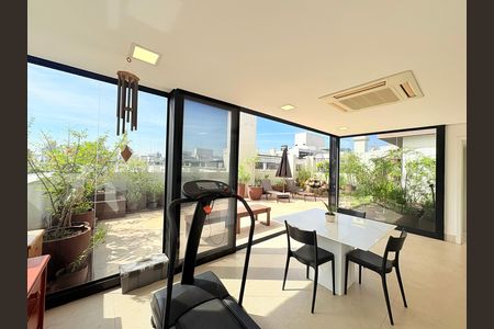 Apartamento à venda com 236m², 3 quartos e 3 vagas Apartamento à venda com 236m², 3 quartos e 3 vagasCobertura