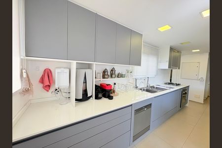 Apartamento à venda com 236m², 3 quartos e 3 vagas Apartamento à venda com 236m², 3 quartos e 3 vagasCozinha