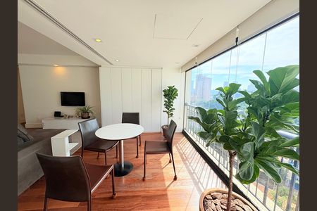 Apartamento à venda com 236m², 3 quartos e 3 vagas Apartamento à venda com 236m², 3 quartos e 3 vagasSala