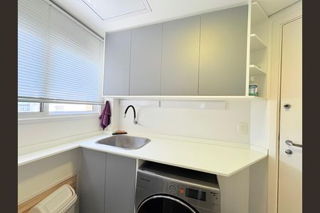 Apartamento à venda com 236m², 3 quartos e 3 vagas Apartamento à venda com 236m², 3 quartos e 3 vagasLavanderia