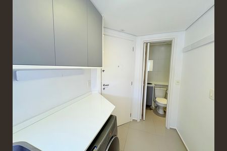 Apartamento à venda com 236m², 3 quartos e 3 vagas Apartamento à venda com 236m², 3 quartos e 3 vagasLavanderia