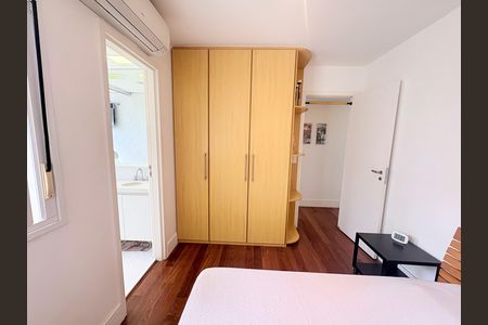 Apartamento à venda com 236m², 3 quartos e 3 vagas Apartamento à venda com 236m², 3 quartos e 3 vagasQuarto 2