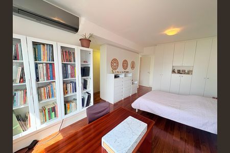 Apartamento à venda com 236m², 3 quartos e 3 vagas Apartamento à venda com 236m², 3 quartos e 3 vagasQuarto 1