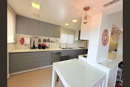 Apartamento à venda com 236m², 3 quartos e 3 vagas Apartamento à venda com 236m², 3 quartos e 3 vagasCozinha