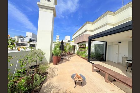 Apartamento à venda com 236m², 3 quartos e 3 vagas Apartamento à venda com 236m², 3 quartos e 3 vagasCobertura