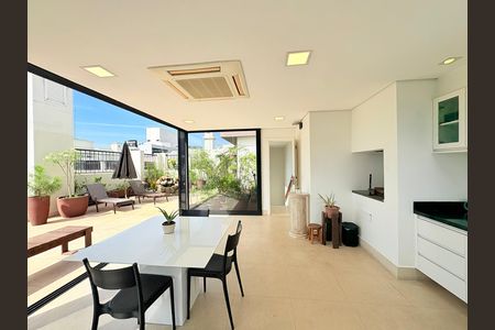 Apartamento à venda com 236m², 3 quartos e 3 vagas Apartamento à venda com 236m², 3 quartos e 3 vagasCobertura