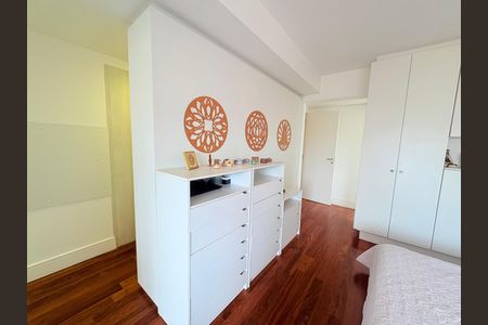 Apartamento à venda com 236m², 3 quartos e 3 vagas Apartamento à venda com 236m², 3 quartos e 3 vagasQuarto 1