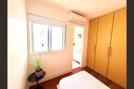 Apartamento à venda com 236m², 3 quartos e 3 vagas Apartamento à venda com 236m², 3 quartos e 3 vagasQuarto 2