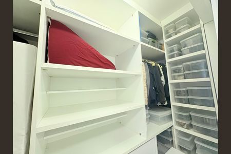 Apartamento à venda com 236m², 3 quartos e 3 vagas Apartamento à venda com 236m², 3 quartos e 3 vagasCloset