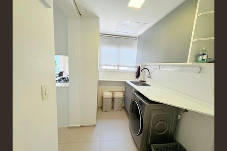 Apartamento à venda com 236m², 3 quartos e 3 vagas Apartamento à venda com 236m², 3 quartos e 3 vagasLavanderia