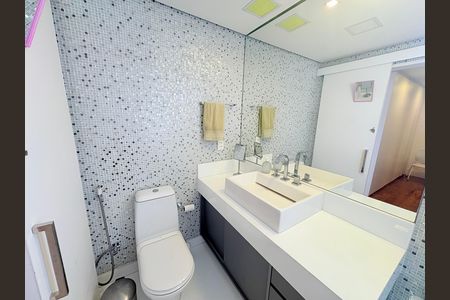 Apartamento à venda com 236m², 3 quartos e 3 vagas Apartamento à venda com 236m², 3 quartos e 3 vagasBanheiro 2