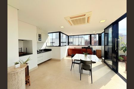 Apartamento à venda com 236m², 3 quartos e 3 vagas Apartamento à venda com 236m², 3 quartos e 3 vagasCobertura
