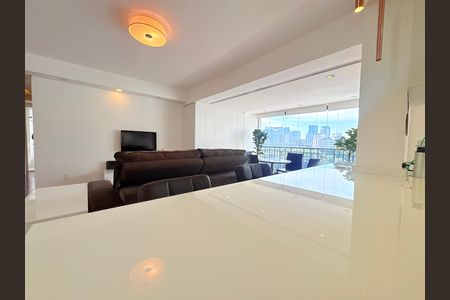 Apartamento à venda com 236m², 3 quartos e 3 vagas Apartamento à venda com 236m², 3 quartos e 3 vagasSala