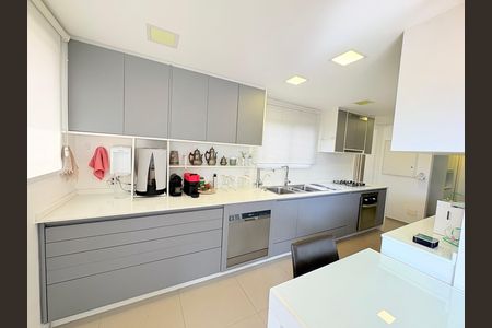 Apartamento à venda com 236m², 3 quartos e 3 vagas Apartamento à venda com 236m², 3 quartos e 3 vagasCozinha