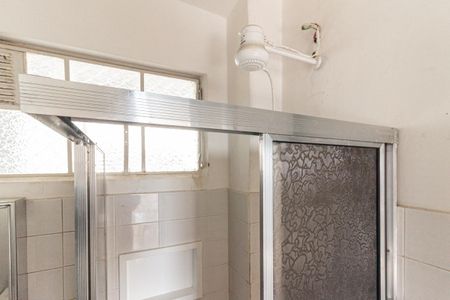 Banheiro de kitnet/studio para alugar com 1 quarto, 40m² em Santa Ifigênia, São Paulo