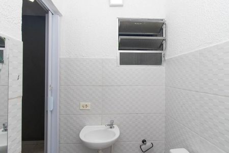 Banheiro de apartamento para alugar com 1 quarto, 45m² em Vila Medeiros, São Paulo