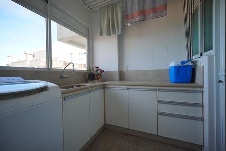 Apartamento para alugar com 300m², 2 quartos e 1 vagaÁrea de Serviço