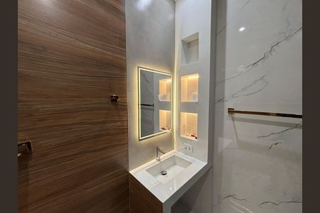 Casa para alugar com 150m², 5 quartos e 1 vaga Casa para alugar com 150m², 5 quartos e 1 vagaBanheiro 2