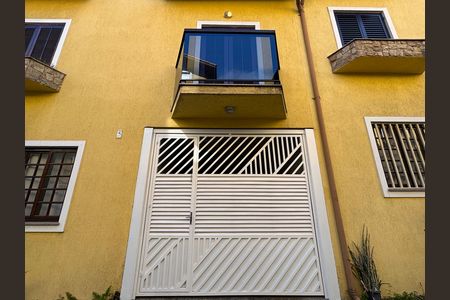 Casa para alugar com 150m², 5 quartos e 1 vaga Casa para alugar com 150m², 5 quartos e 1 vagaFachada