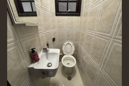 Casa para alugar com 150m², 5 quartos e 1 vaga Casa para alugar com 150m², 5 quartos e 1 vagaBanheiro 1