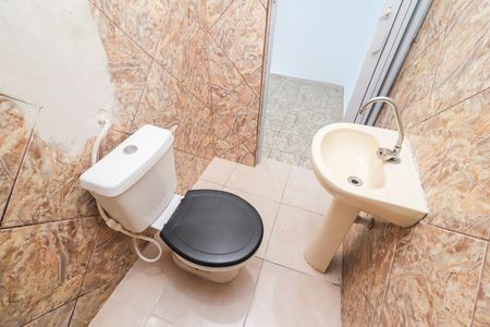 Banheiro de casa para alugar com 1 quarto, 26m² em Conjunto Habitacional A. E. Carvalho, São Paulo
