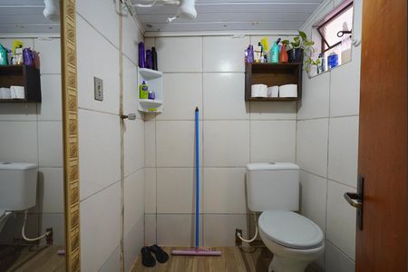 Banheiro de casa à venda com 2 quartos, 55m² em Cavalhada, Porto Alegre