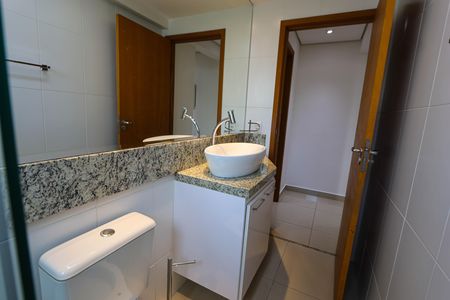 Apartamento para alugar com 64m², 2 quartos e 2 vagasBanheiro social