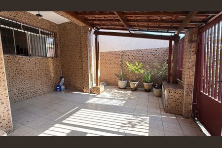 Casa para alugar com 160m², 3 quartos e 2 vagas