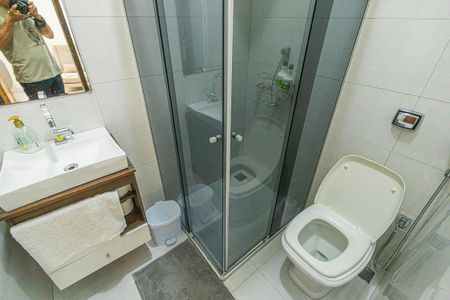 banheiro de kitnet/studio para alugar com 1 quarto, 40m² em Jardim Guanabara, Belo Horizonte