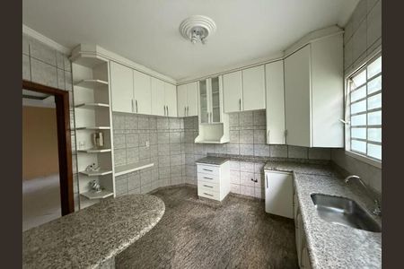 Cozinha de casa para alugar com 3 quartos, 200m² em Cidade Jardim, Uberlândia