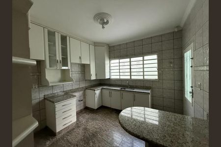 Cozinha de casa para alugar com 3 quartos, 200m² em Cidade Jardim, Uberlândia