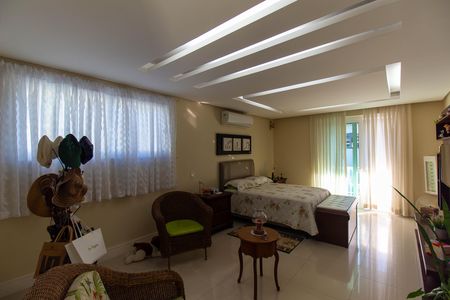 Casa de condomínio à venda com 582m², 4 quartos e 5 vagas
