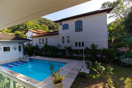 Casa de condomínio à venda com 582m², 4 quartos e 5 vagas