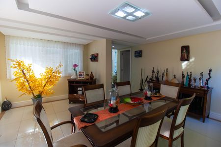 Casa de condomínio à venda com 582m², 4 quartos e 5 vagas