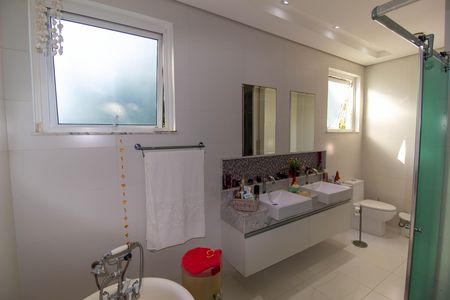 Casa de condomínio à venda com 582m², 4 quartos e 5 vagas
