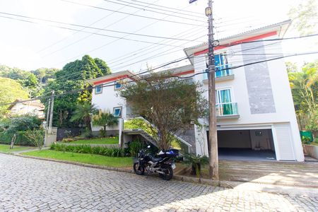 Casa de condomínio à venda com 582m², 4 quartos e 5 vagas