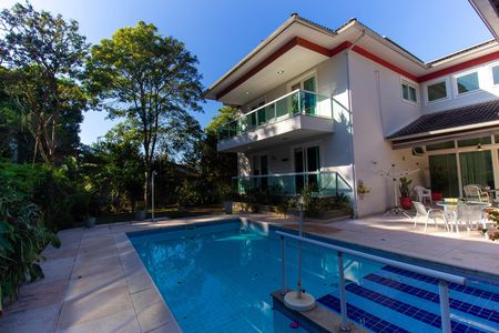 Casa de condomínio à venda com 582m², 4 quartos e 5 vagas