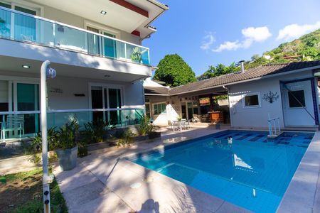 Casa de condomínio à venda com 582m², 4 quartos e 5 vagas