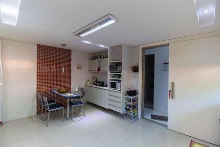 Casa de condomínio à venda com 582m², 4 quartos e 5 vagas