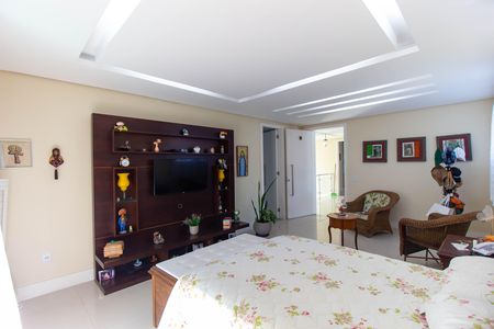 Casa de condomínio à venda com 582m², 4 quartos e 5 vagas