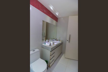 Casa de condomínio à venda com 582m², 4 quartos e 5 vagas