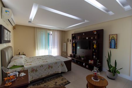Casa de condomínio à venda com 582m², 4 quartos e 5 vagas
