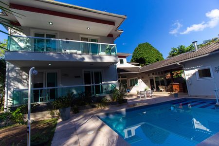 Casa de condomínio à venda com 582m², 4 quartos e 5 vagas