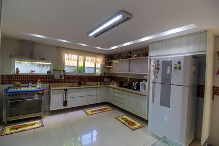 Casa de condomínio à venda com 582m², 4 quartos e 5 vagas