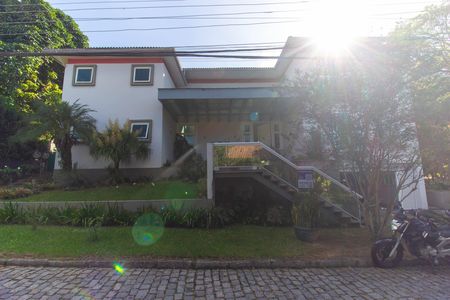 Casa de condomínio à venda com 582m², 4 quartos e 5 vagas