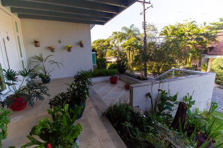 Casa de condomínio à venda com 582m², 4 quartos e 5 vagas