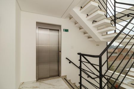 Apartamento à venda com 38m², 2 quartos e sem vagaÁrea comum