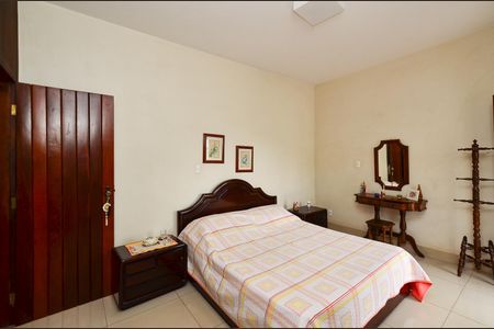 Casa à venda com 1500m², 5 quartos e 5 vagas