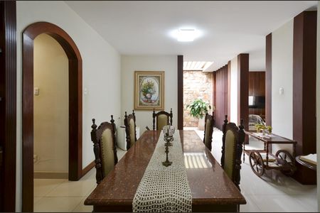 Casa à venda com 1500m², 5 quartos e 5 vagas