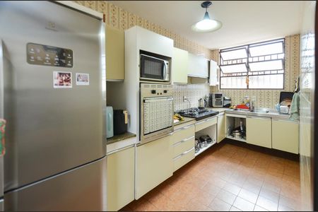 Casa para alugar com 5 quartos, 1500m² em São Francisco, Belo Horizonte